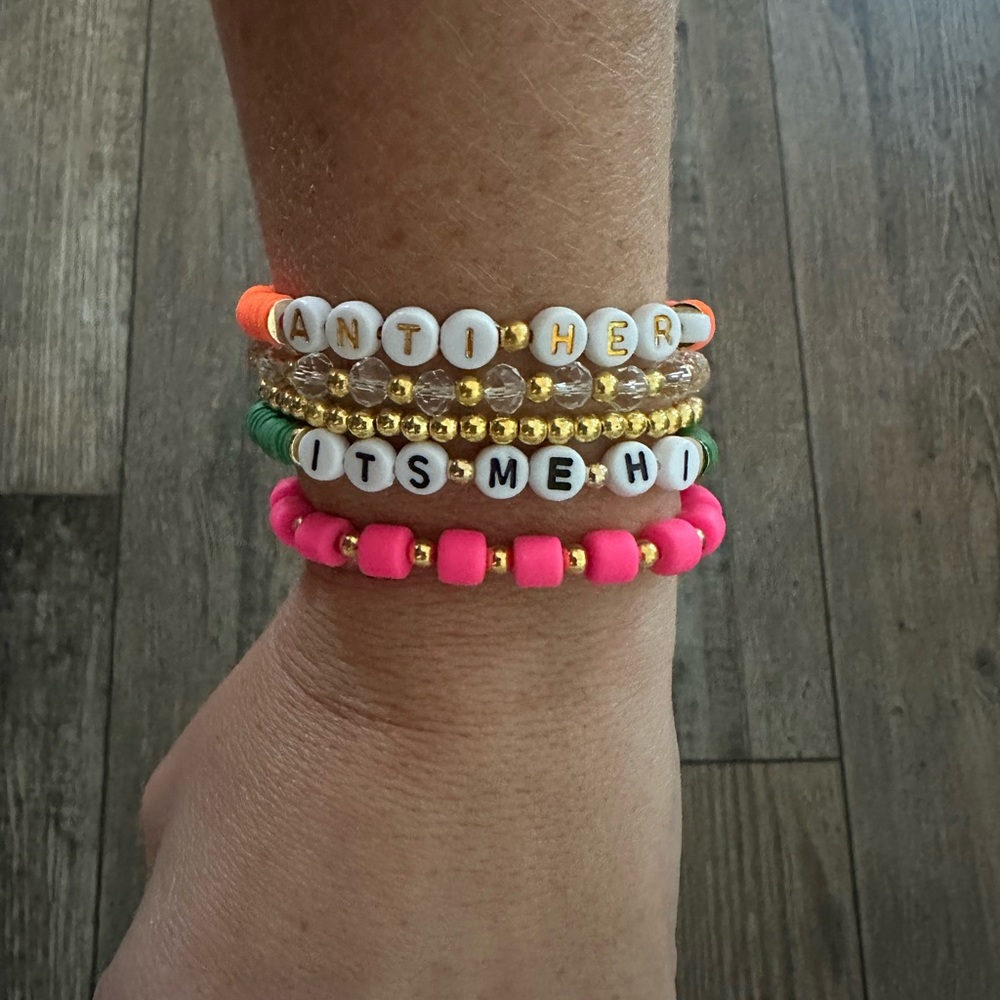 NEW - Set of 5 Taylor Swift Friendship Braclets